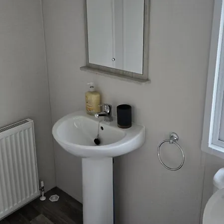 3 Bedroom Sleeps 6 - Shared Pool & Hot Tub Holiday home Malton