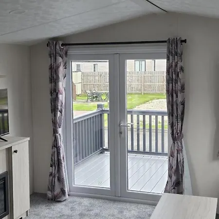 Holiday home 3 Bedroom Sleeps 6 - Shared Pool & Hot Tub